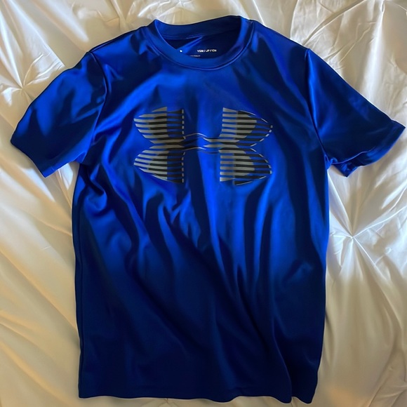 Under Armour Other - Under Armour SS size 7